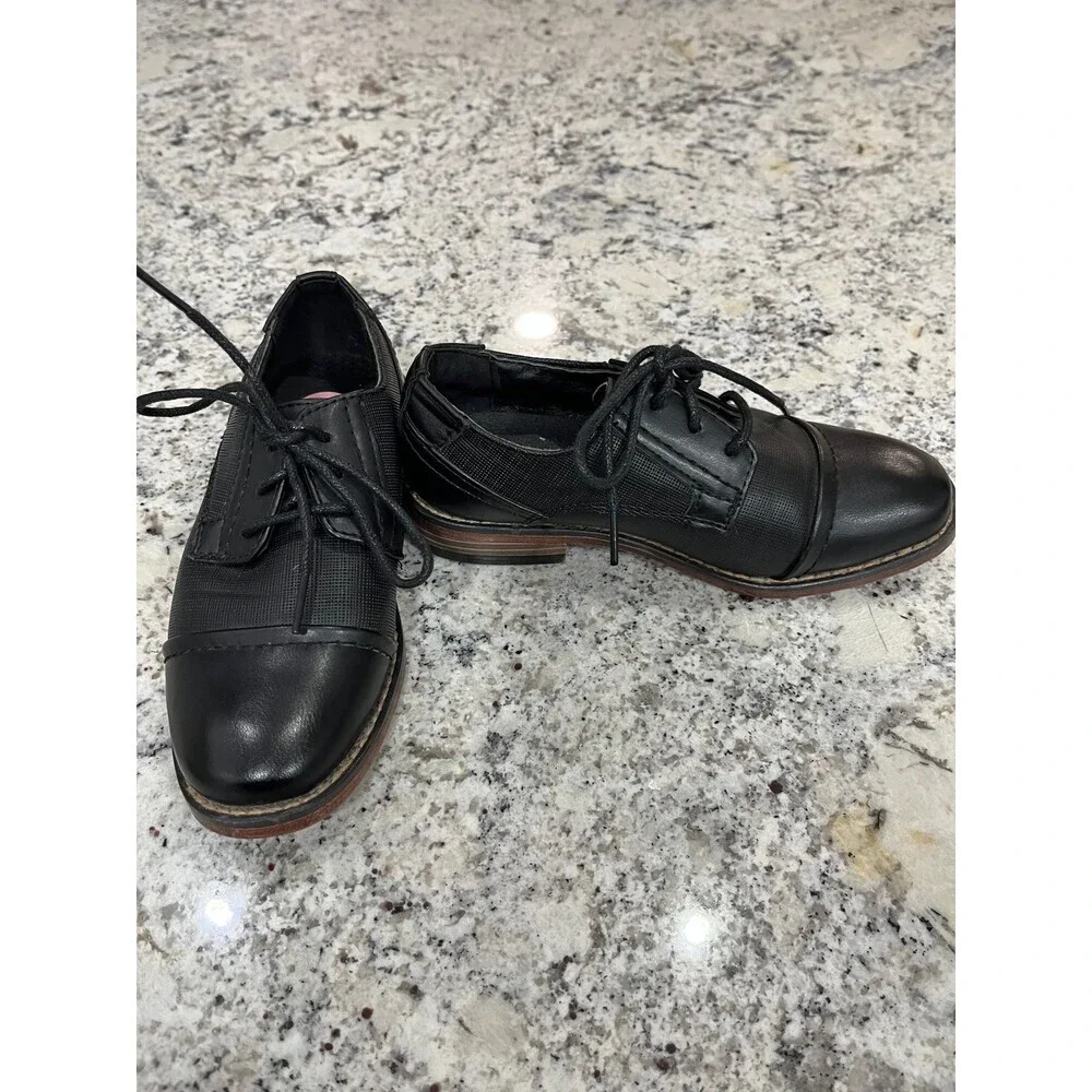 Tahari Boys Black lace up Dress Shoes Size 12